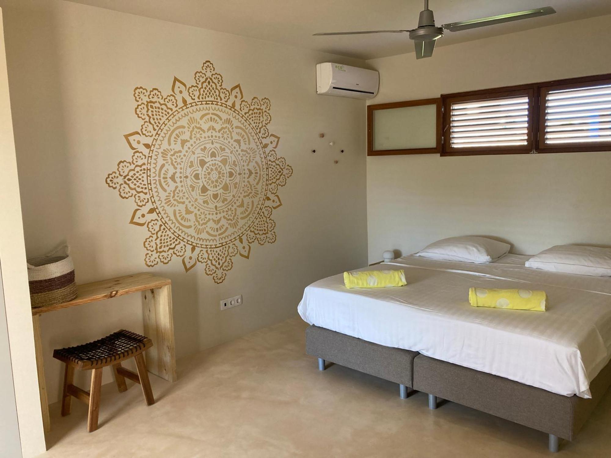 Isla Penthouse & Garden Apartments Bonaire Кралендейк Экстерьер фото